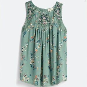 Elegant Floral Sleeveless Blouse in Green